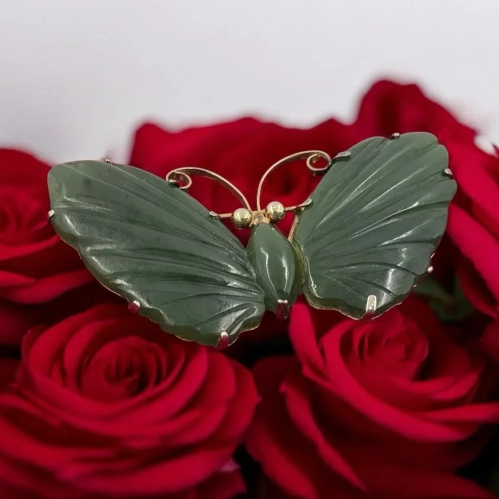 Carved Nephrite Butterfly Brooch Pin, Gold Vermeil Over Sterling, Makers Mark - Picture 1 of 8